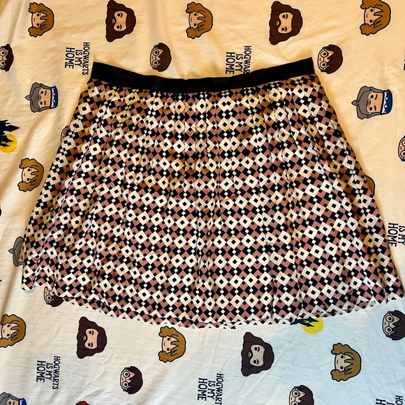 J. Crew Pink Diamond Tile 100% Silk Pleated Short Skirt Size 10 - Picture 2 of 9